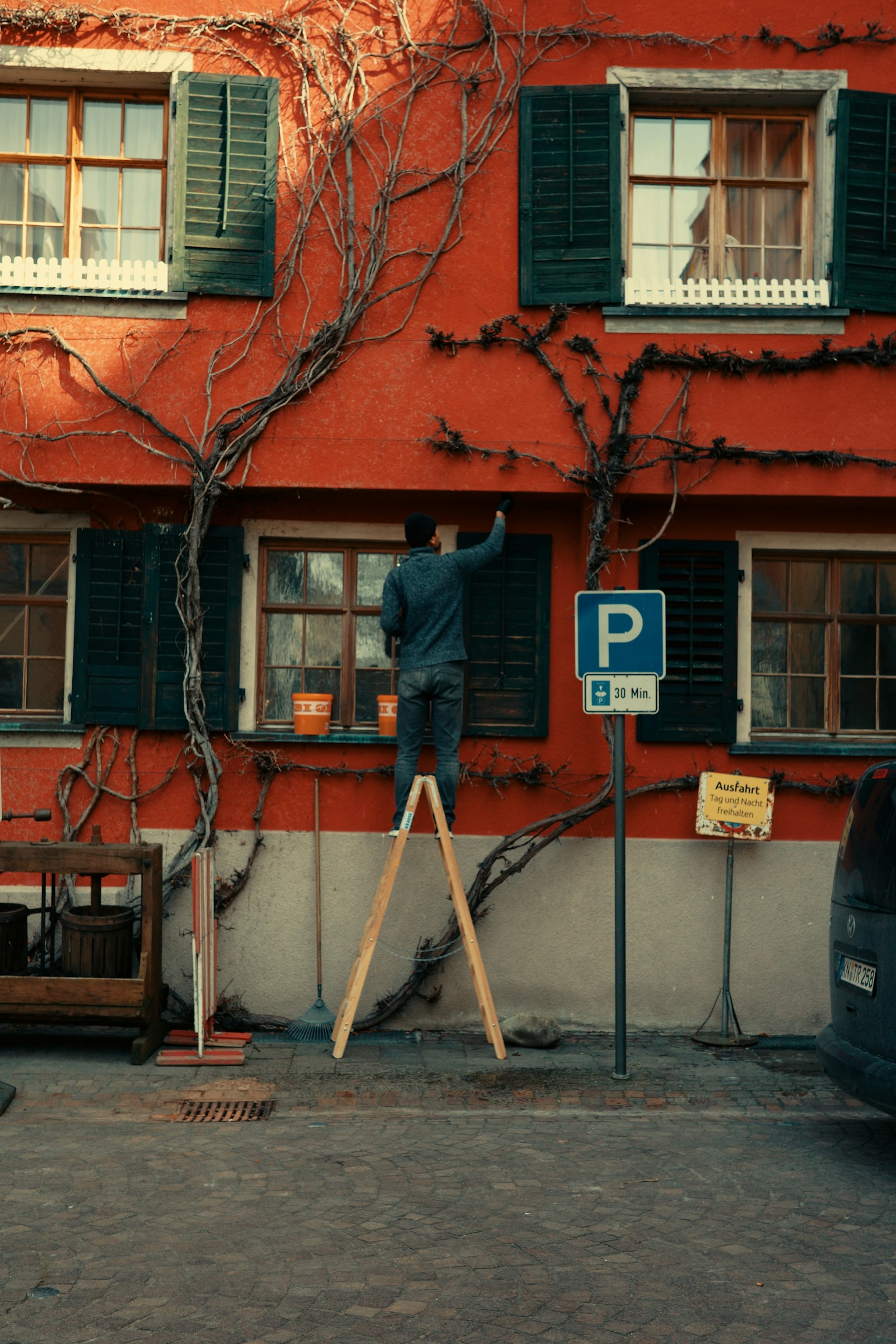 Artisan peintre en intervention sur un chantier